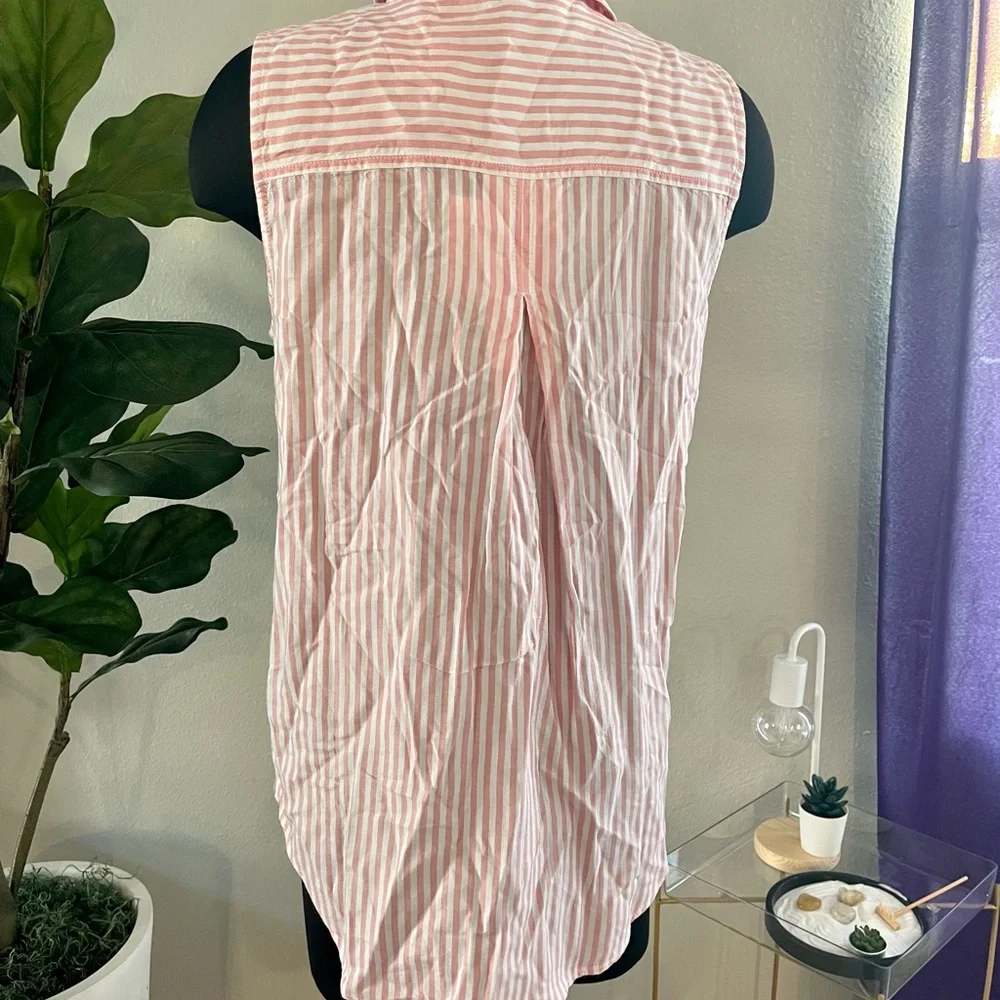 Top - Picture 2 of 3